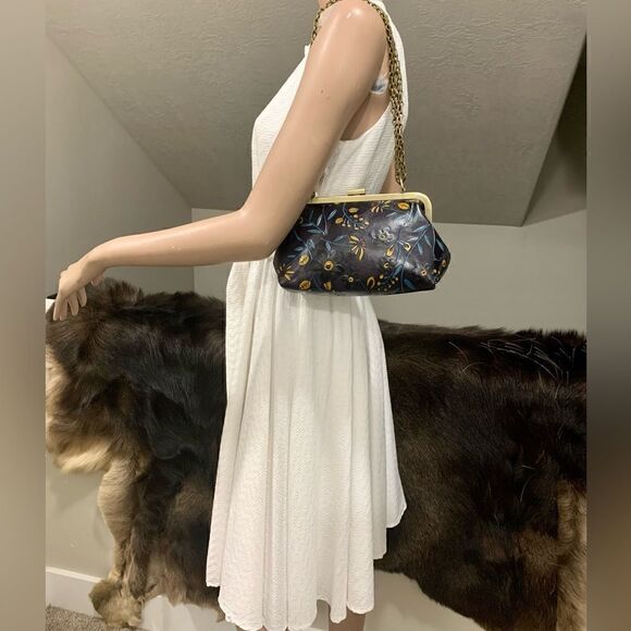 Handmade Genuine Leather Floral Embossed Push-lock Clutch/Shoulder Bag/Crossbody - Picture 4 of 16